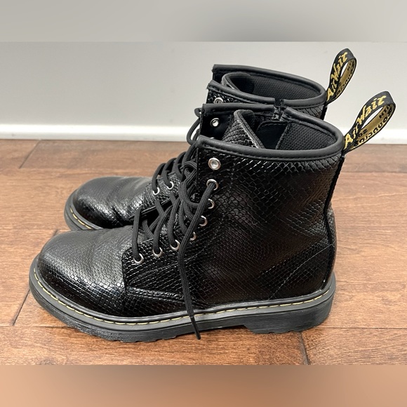 Dr. Martens 1460-J Emboss Reptile Lace-Up Zipper Black Boots Youth Size 4 - Picture 6 of 11